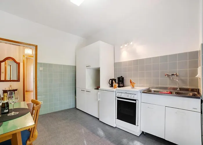 Апартаменти Sabine - Karin *